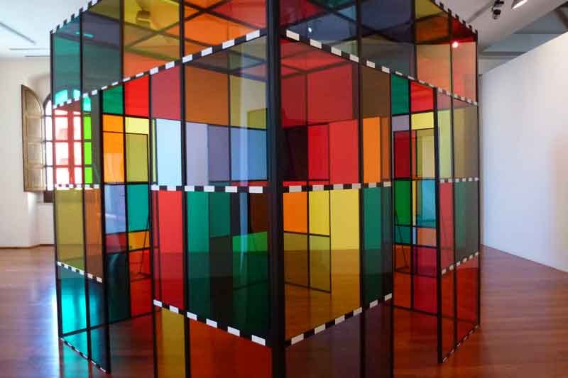 شیشه رنگی نمای ساختمان