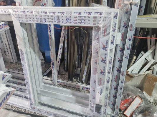 اجرای تخصصی و حرفه‌ای در و پنجره آلومینیومی