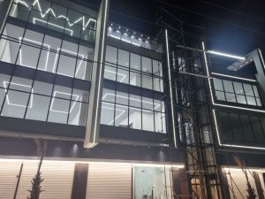 راهنمای جامع انتخاب نمای فریملس مدرن