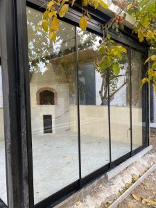 راهنمای جامع انتخاب نمای فریملس مدرن