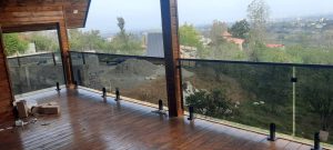 تفاوت هندریل شیشه‌ای و آلومینیومی