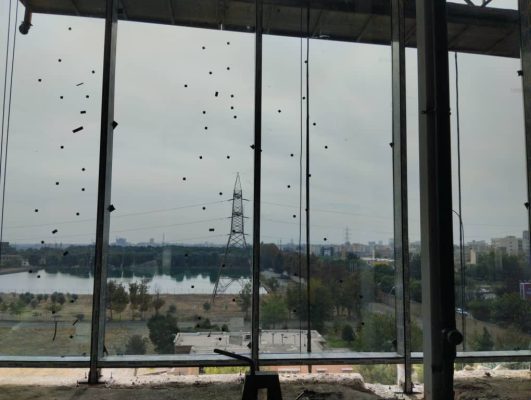 قیمت اجرای نمای فریم‌لس شیشه‌ای